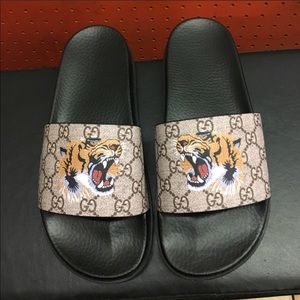 Gucci slides sz 9